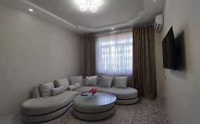 Уютная Трёхкомнатная Для Семьи Appartement Doesjanbe Exterior photo