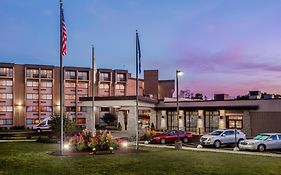 Crowne Plaza Milwaukee South, An Ihg Hotel Exterior photo