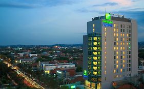 Holiday Inn Express Semarang Simpang Lima, An Ihg Hotel Exterior photo