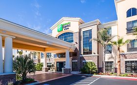 Holiday Inn Express & Suites Eureka By Ihg Exterior photo