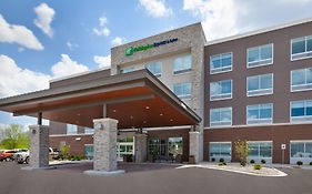 Holiday Inn Express & Suites - Grand Rapids Airport - South, An Ihg Hotel Exterior photo