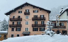 Centrale Hotel Courmayeur Exterior photo