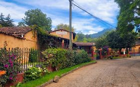 Villa Patzcuaro Garden Hotel Exterior photo