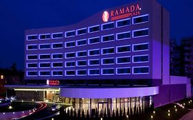 Ramada Plaza Craiova Hotel Exterior photo