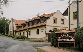 Hotel Lony Mochov Exterior photo