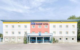 Ibis Budget Versailles - Trappes Hotel Exterior photo