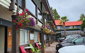 Schooner Motel Tofino Exterior photo