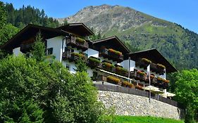 Hotel Jaegerhof Sankt Leonhard in Passeier Exterior photo