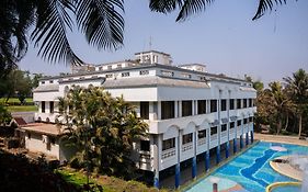 U Rivergate Karjat Hotel Exterior photo