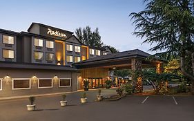 Radisson Hotel Portland Airport Exterior photo