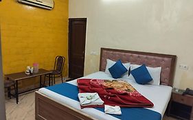 Hotel Holiday Inn Paradise Chandīgarh Exterior photo