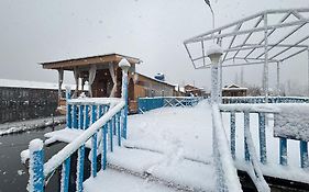 Houseboat Wild Rose Hotel Srīnagar Exterior photo