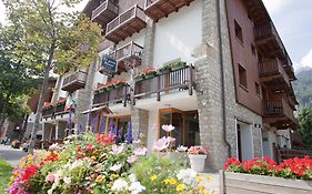 Residence Le Grand Chalet Courmayeur Exterior photo