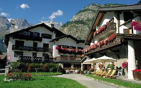 Hotel Del Viale Courmayeur Exterior photo