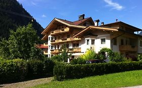 Apart Austria Aparthotel Mayrhofen Exterior photo