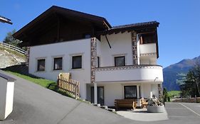 Gut Sonnbichl Hotel Ladis Exterior photo