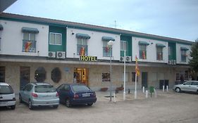 Hotel Corona De Castilla Villares de la Reina Exterior photo