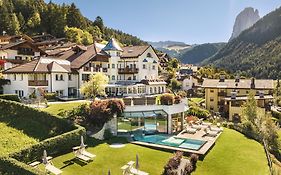 Alpenheim Charming&Spa Hotel Urtijëi Exterior photo