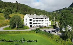 Lilandtunet Gjestgiveri Hotel Liland  Exterior photo