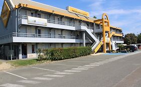 Premiere Classe St Quentin En Yvelines Elancourt Hotel Trappes Exterior photo