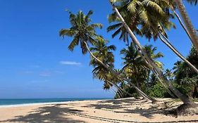 Rainbow Beach Hotel Ambalangoda  Exterior photo