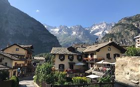 Maison Laurent Hotel Courmayeur Exterior photo