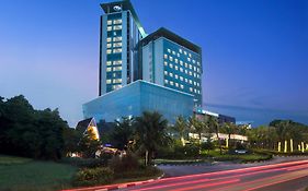 Wyndham Panbil Batam Hotel Exterior photo