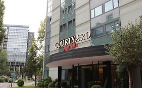 Courtyard By Marriott Duesseldorf Seestern Hotel Exterior photo