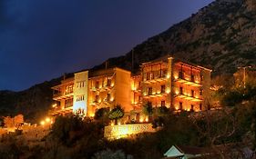 Alpen House Hotel&Suites Arachova Exterior photo