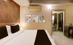 Townhouse 692 Hotel Nera Regency Kondapur  Exterior photo