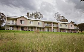 Bathurst Goldfields Motel At 428 Conrod Straight Mount Panorama Room photo