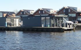 Modern Houseboat With Air Conditioning Located In Marina Hotel Uitgeest Exterior photo