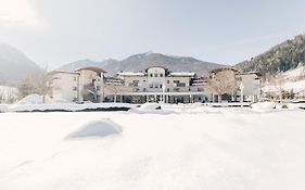 Alpenpalace Luxury Hideaway & Spa Retreat Hotel Lutago Exterior photo