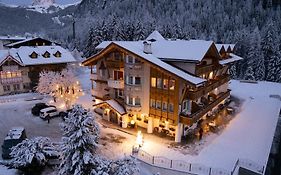 Alpenhotel Panorama Campitello di Fassa Exterior photo