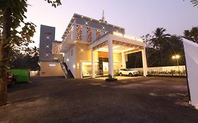 Challyil Castle Hotel Mararikulam Exterior photo