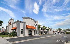 Solara Inn And Suites Anaheim Exterior photo