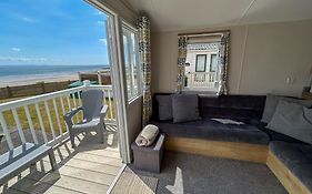 Seaside Escape At Trecco Bay Hotel Porthcawl Exterior photo