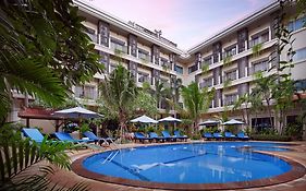 Angkor Holiday Hotel Siem Reap Exterior photo