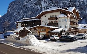 Hotel Gran Paradis Campitello di Fassa Exterior photo