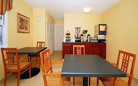 Rodeway Inn And Suites Newport News Restaurant photo