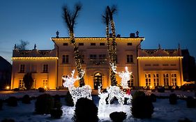 Schloss Hotel Yantarny Jantarny Exterior photo