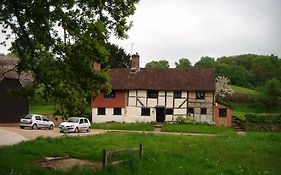 Lockhurst Hatch Farm Bed and Breakfast Guildford Exterior photo