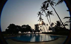 Laya Beach Hotel Wadduwa Exterior photo