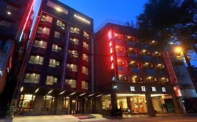 Crown Hotel Yilan Exterior photo