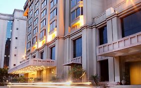 The Metropolitan Hotel & Spa New Delhi Exterior photo