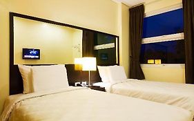 Go Hotels Tacloban Room photo