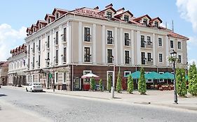Reikartz Kamianets-Podilskyi Hotel Exterior photo