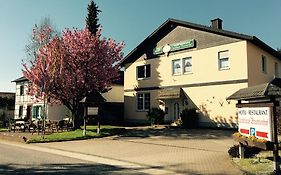 Landhaus-Brunnenhof Hotel Olzheim Exterior photo