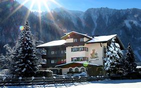 Aparthotel Landhaus St. Joseph  Mayrhofen Exterior photo