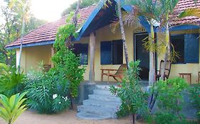 15Lmd Villa In Front Of The Lagoon Batticaloa Exterior photo